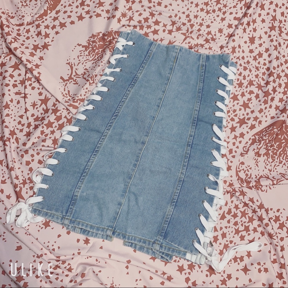 Cute laced up skirt, almost new.
